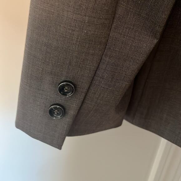 Tahari women’s brown/gray suit jacket. Size 14. - Picture 5 of 8